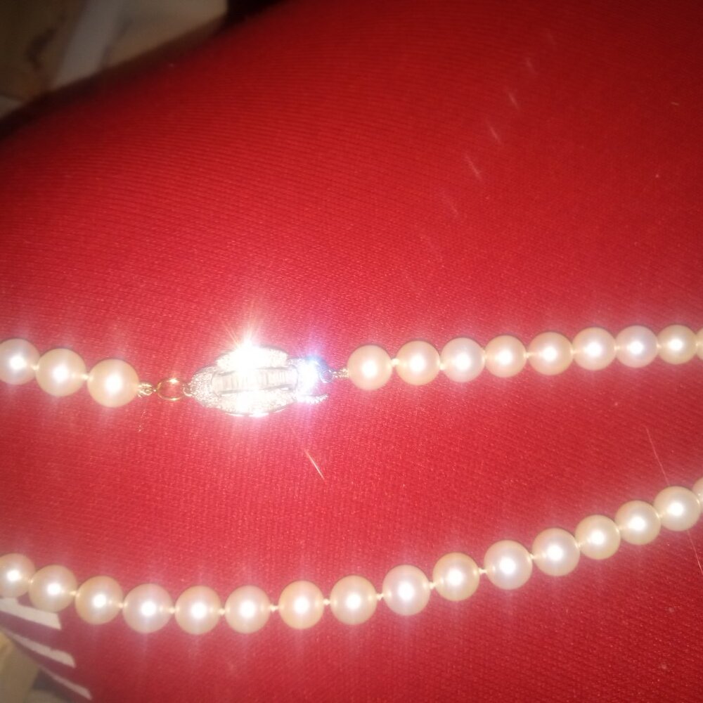 Platinum diamond pearl necklace